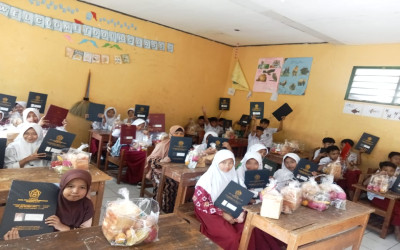 Pembagian Raport MI Muslimin Awilarangan